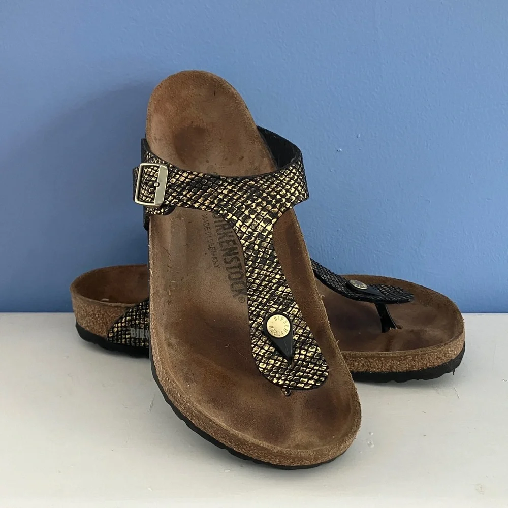 Birkenstock - Women’s Black and Gold Snakeskin Gizeh Sandals - EU 39 / US 8.5 - Picture 3 of 11